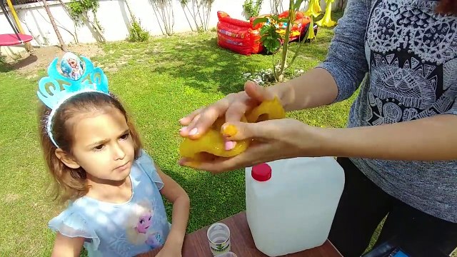 Bahçede Mavi Slime yaptık, hazır slime ile kıyasladık, eğlenceli çocuk videosu