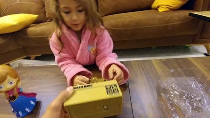 Para yiyen köpek kumbara , eğlenceli çocuk videosu , toys unboxing