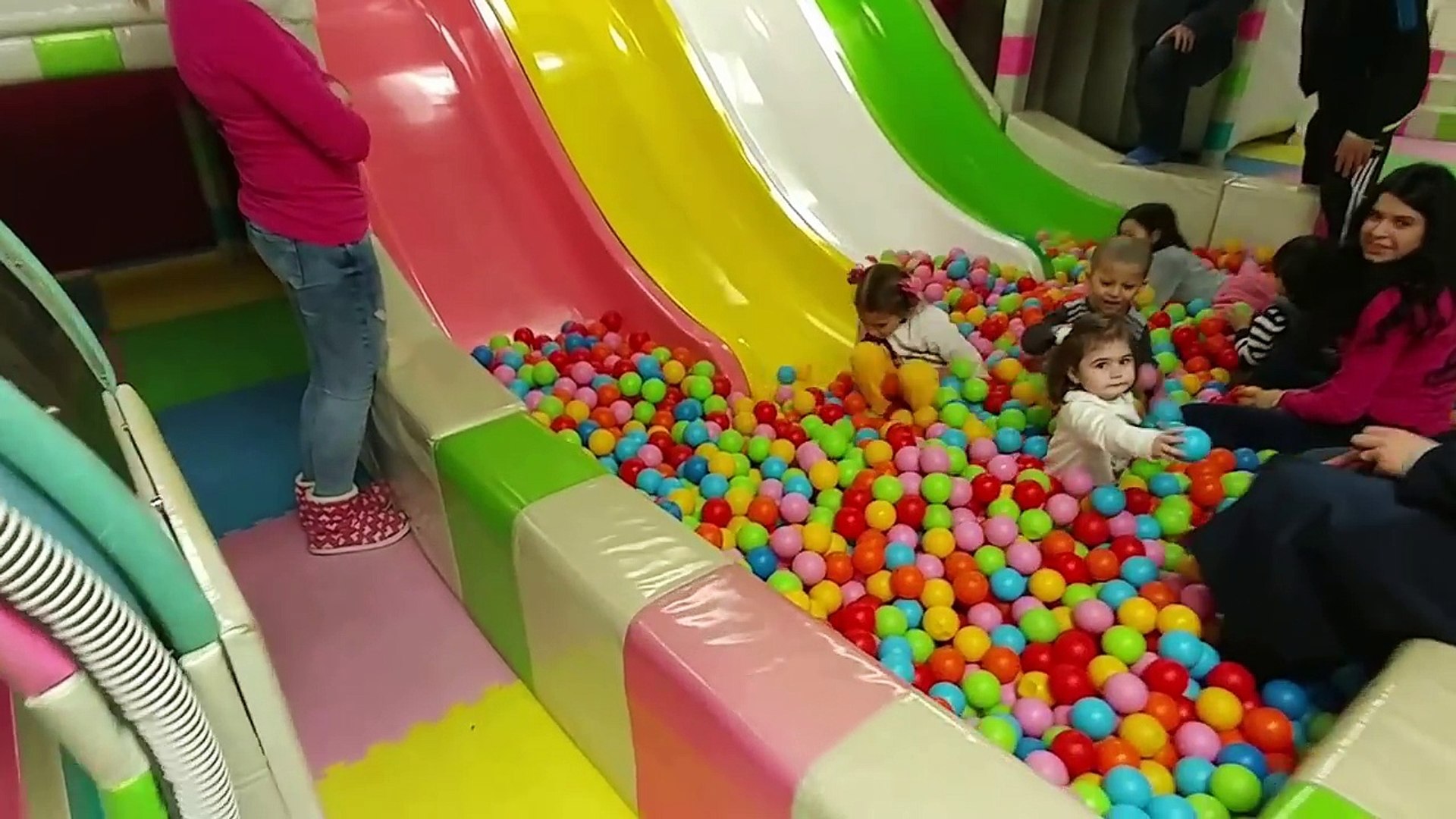 Mark Antalya Playland Te Kaymaca Ziplamaca Oyun Keyfi Devam Eglenceli Cocuk Videosu Dailymotion Video