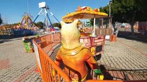 Lunaparkta full atraksiyonlu eğlence, çocuk videosu