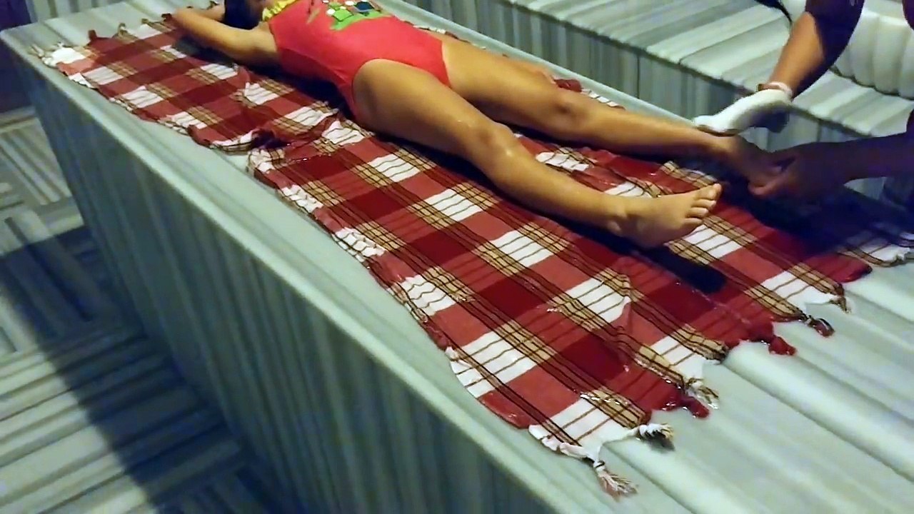 Akra Barut Hotelde elifin hamamda köpük masajı keyfi, eğlenceli çocuk videosu