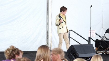 Kid sings 'Hound Dog' Elvis Week 2017