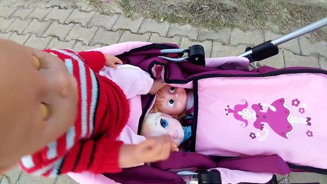 Elif bebek arabası ile parkta maşa elsa minik aliş hepsi beraber oyunlar, eğlenceli çocuk videosu