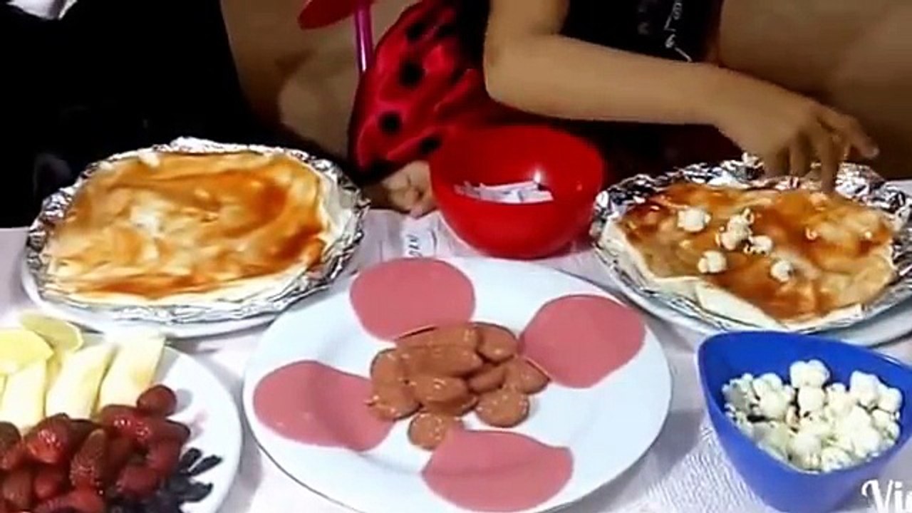 Pizza Challenge . balık çikolata jelibon krema limon çilek karma karışık çok eğlenceli dakikalar