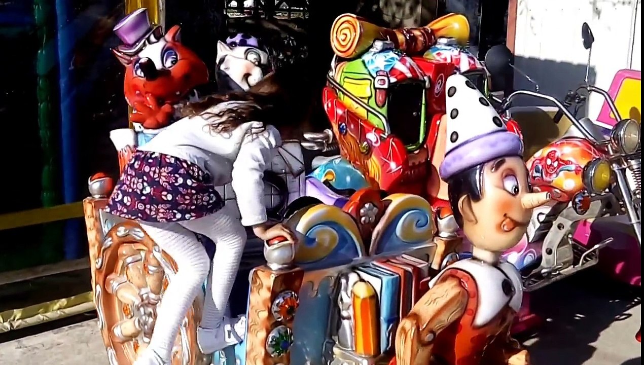 ANTALYA ATATÜRK PARKI LUNAPARK ÇARPIŞAN ARABA DÖNME DOLAP CAROUSEL GONDOL