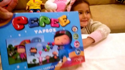 Pepee puzzle yapıyoruz. Bu konuda elif çok iddialı bakın nasl hızlı yapıyor