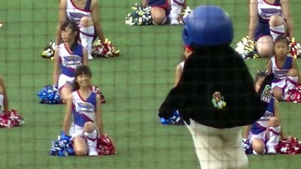 つば九郎、ジュニアチアにキレる！待機中でもダンスするよう説得