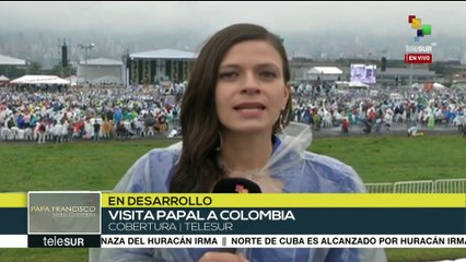 Medellín espera bajo la lluvia la llegada del Papa Francisco