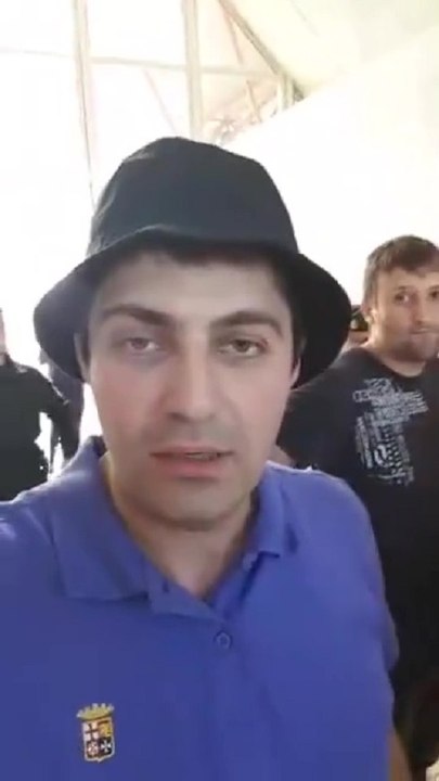 Стыд Львовской полиции! Опомнитесь, власть Порошенко пошла против народа и вы с ней ?! Полиция крышует титушок