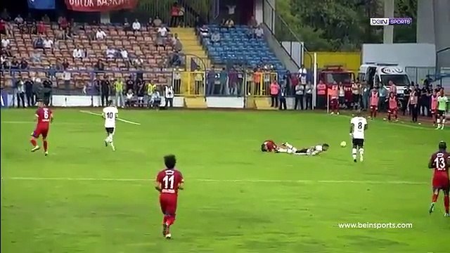 Le penalty totalement incompréhensible accordé au Besiktas !