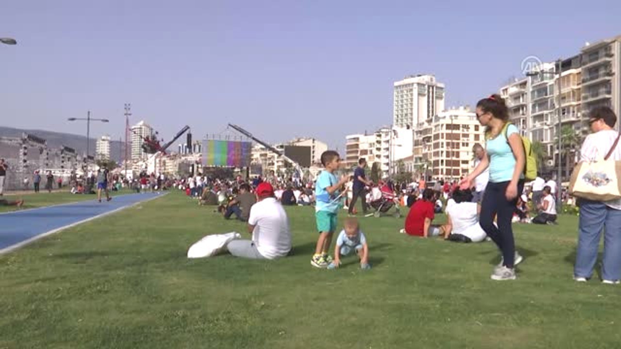 İzmir'in Kurtuluşunun 95. Yıl Dönümü Etkinlikleri - Türk Yıldızları Gösterisi