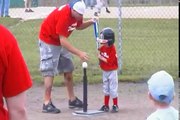 Enfoque bola de bateo primero primera juego en en Niños t lanzamiento para