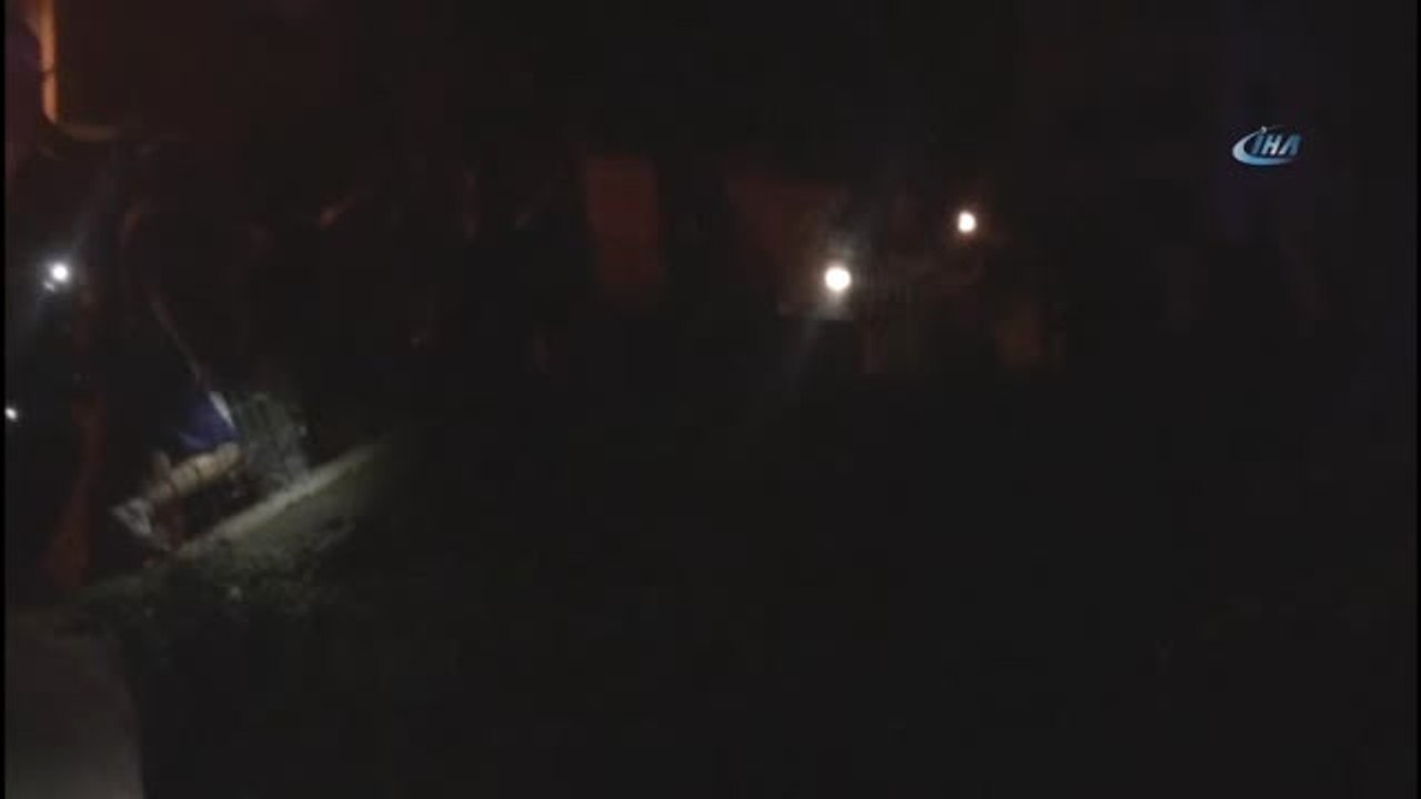 Yaslandığı Korkuluklar Kırılınca Dere Yatağına Düştü, İtfaiye Kurtardı