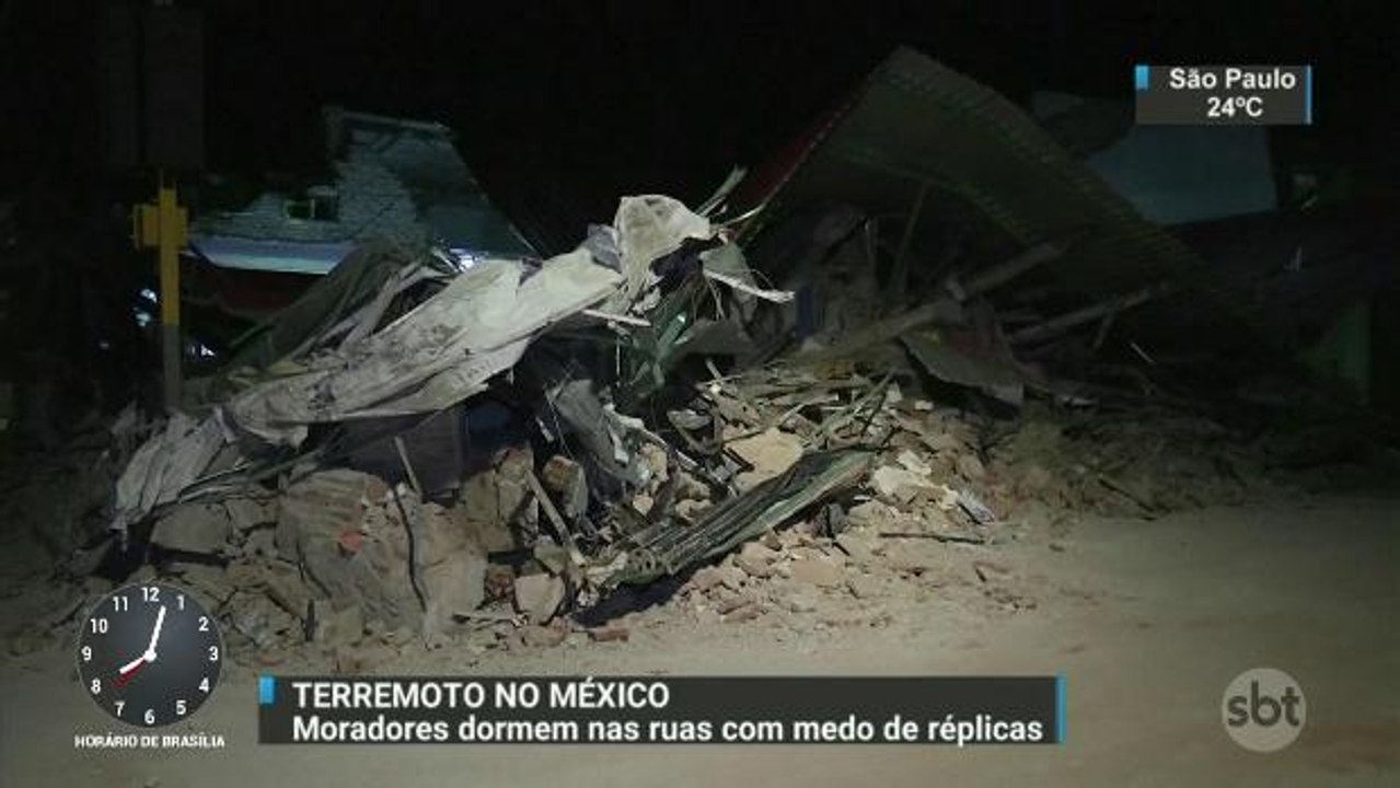 Moradores dormem nas ruas com medo de tremores no México
