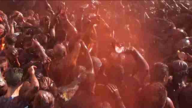 El Cascamorras pinta Guadix (Granada)