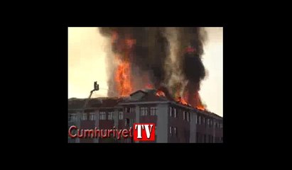 Konya'da lise ve kız yurdunun çatısı yandı
