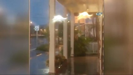 ABD'de Beklenilen Kasırga Etkisini Göstermeye Başladı