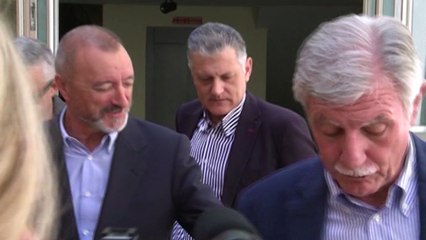 Assange y Pérez-Reverte se enfrentan por Cataluña