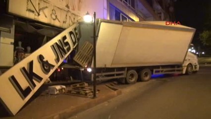 Zonguldak Freni Boşalan Kamyon İşyerine Girdi