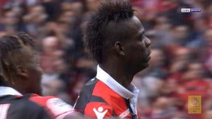 Скачать видео: Balotelli scores twice and avoids red card for Nice