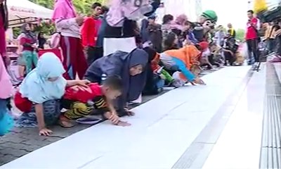 Anak-Anak Kumpulkan Cap Tangan Tanda Peduli Warga Rohingya