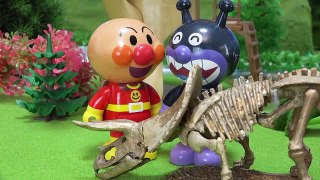 アンパンマンおもちゃ　恐竜の化石を発掘