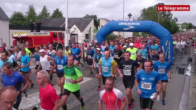 Semi-marathon Auray-Vannes. 3.700 participants sur le ligne de départ