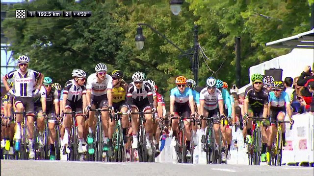 GPCQM 2017 - MTL - Arrivée du peloton au virage en épingle.