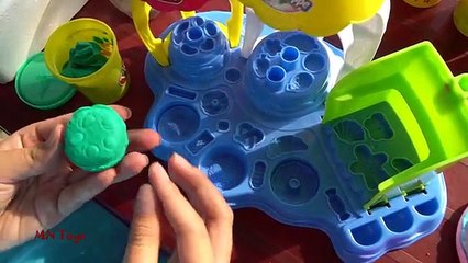Nữ hoàng Elsa bán hàng ăn đồ chơi Playdoh siêu nhân người nhện uống bò húc tương ớt Joker