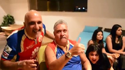 Virat Kohli Enjoying With RCB TeamMates