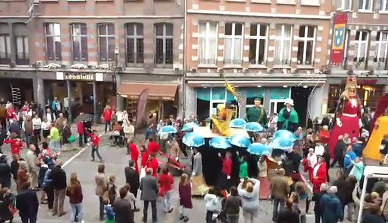 Le coup du Dragon à Tournai Vidéo Dailymotion
