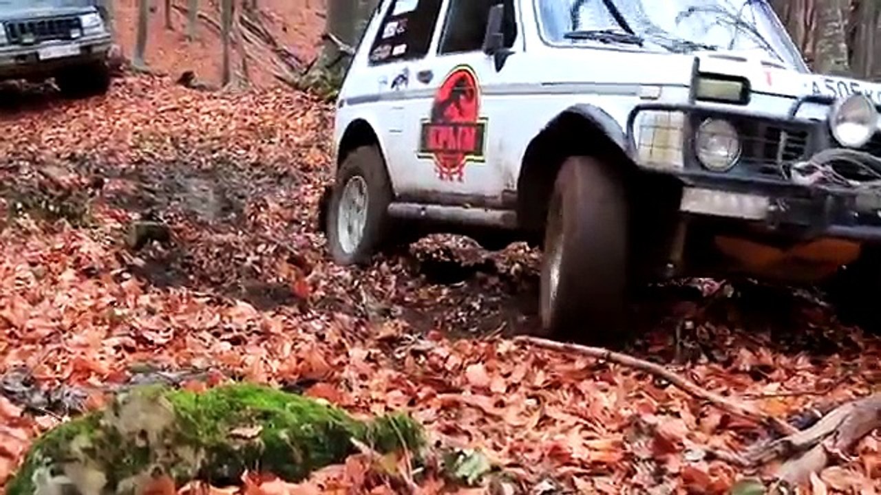 Et grandiose dans boue ► jeep cherokee нива уаз hors route 4x4