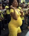 Grávida, Juliana Alves cai no samba na quadra da Unidos da Tijuca