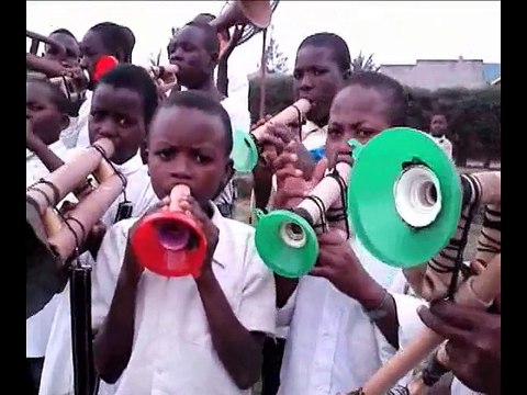 ¡¡¡ QUE BONITA FORMA DE ADORAR A DIOS EN ÁFRICA !!!