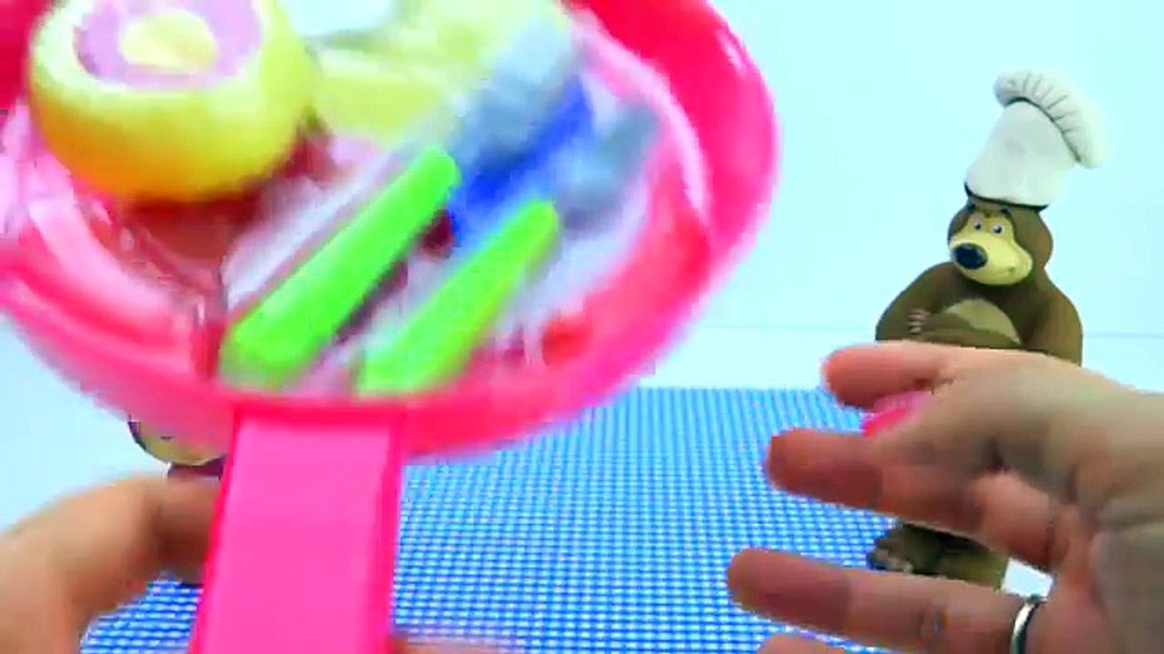 Et poupée jouer e et plasticine jeu aux oeufs de chocolat Masha Medved nouvel ensemble doh Masha