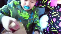 Bebé papi lucha comida escondido vida juguete ▶ ️ la victoria real de mcdonald contra annabelle fre