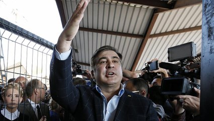 Saakasvili supporters sweep aside Ukrainain border guards to get him into the country