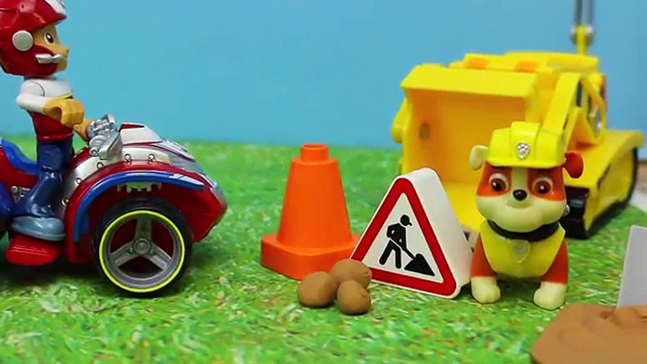 Paw Patrol Robo Dog Saves Chase and Everest with Marshall from Rubble Road Construction Pa