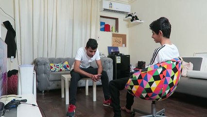 هدية المليون مشترك لاخوي الصغير ايفون 8  - لايفوتكم ردة فعله ( ماااصدقققق )  !!