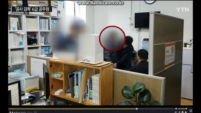 '버럭' 겁주고는 뇌물 받고 '일사천리' 공무원 / YTN