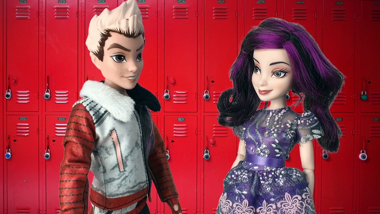 Descendants Dolls Mals Revenge with Disney Descendants Mal and Ben with Audrey and Evie