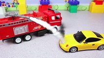 Et machines clin doeil pro Fire Engine met une voiture de sport allumé le feu evakuato