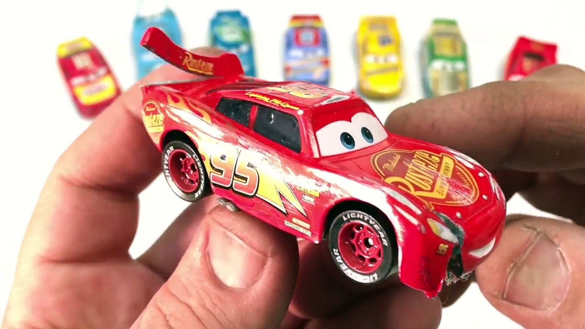 cars 3 mcqueen crash toy