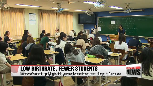 Number of students applying for this year's college entrance exam slumps to 9-year low