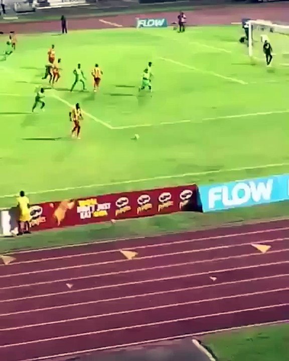 Crazy Spin Move In A Local High School Football Match!