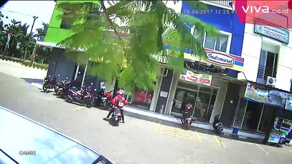 Rekaman CCTV Bandit Berpistol di Depok