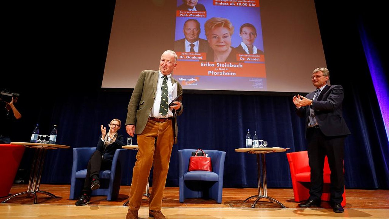 Ermittlungen gegen Gauland - AfD im Umfragehoch