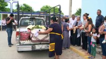 Mexique: les familles enterrent leurs proches victimes du séisme