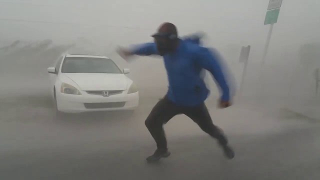 Ce chasseur d'ouragan fait face à Irma en Floride pour mesurer la vitesse des vents