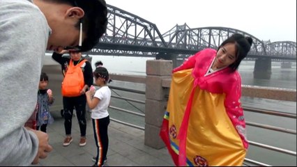 Chinese tourists flock to North Korean border despite nuclear threat